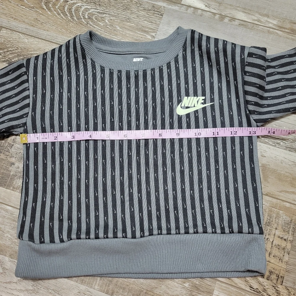 New Nike Kids Femme Pop Fleece Top And Flare Leggings Set Size 4 XS